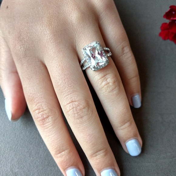 New Square faux cubic zirconium - Picture 3 of 5